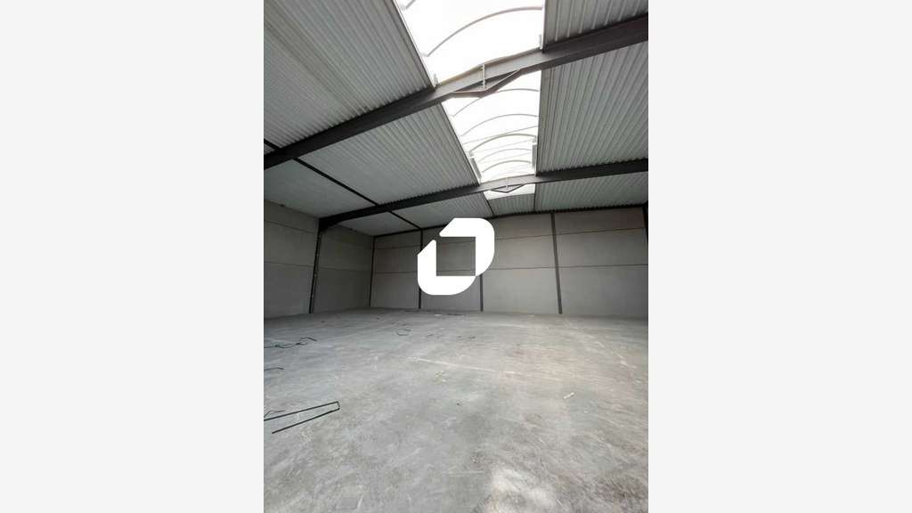 A louer Local d'activité 947m² Neuville en ferrain