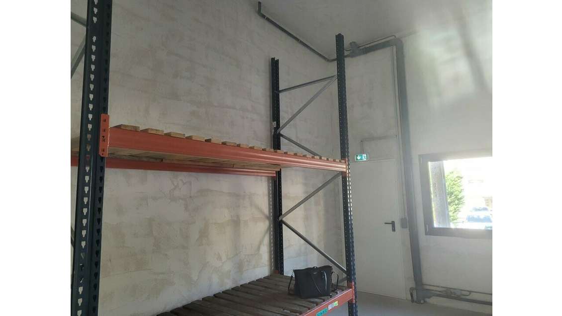 Dépôt 168m² à louer à Neuville sur Saône