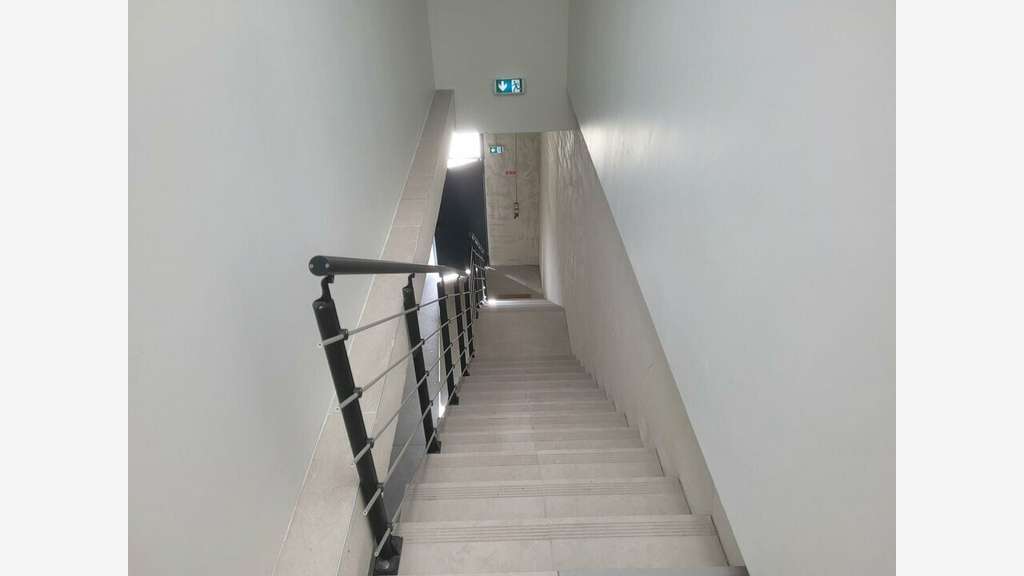 Dépôt 181m² à louer à Neuville sur Saône