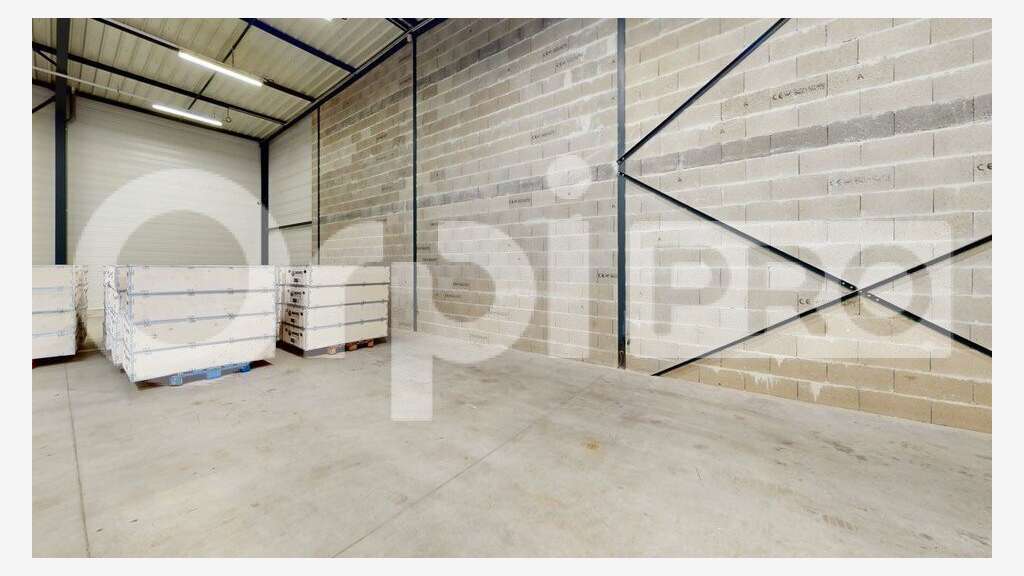 A louer local activité 230m² à Neuville-sur-Saône