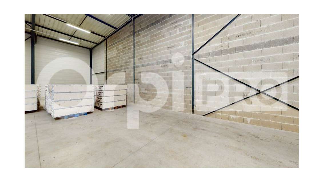 A louer local activité 230m² à Neuville-sur-Saône