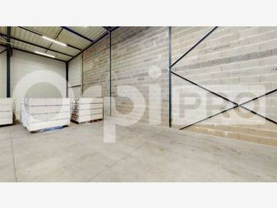 A louer local activité 230m² à Neuville-sur-Saône