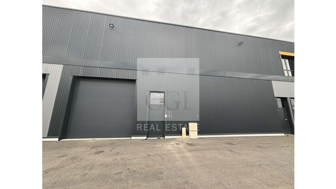 A louer locaux d'activités à Neuville sur Saône