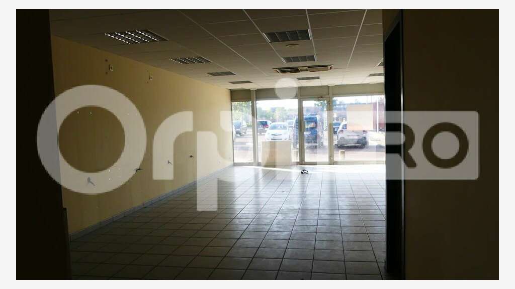 Local professionnel 73m² à louer à Nevers