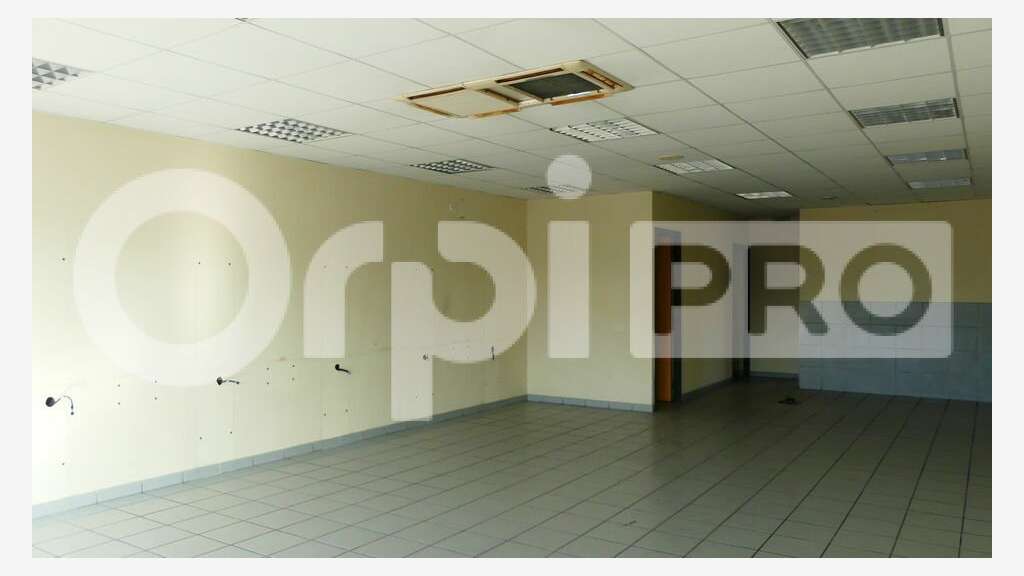 Local professionnel 73m² à louer à Nevers