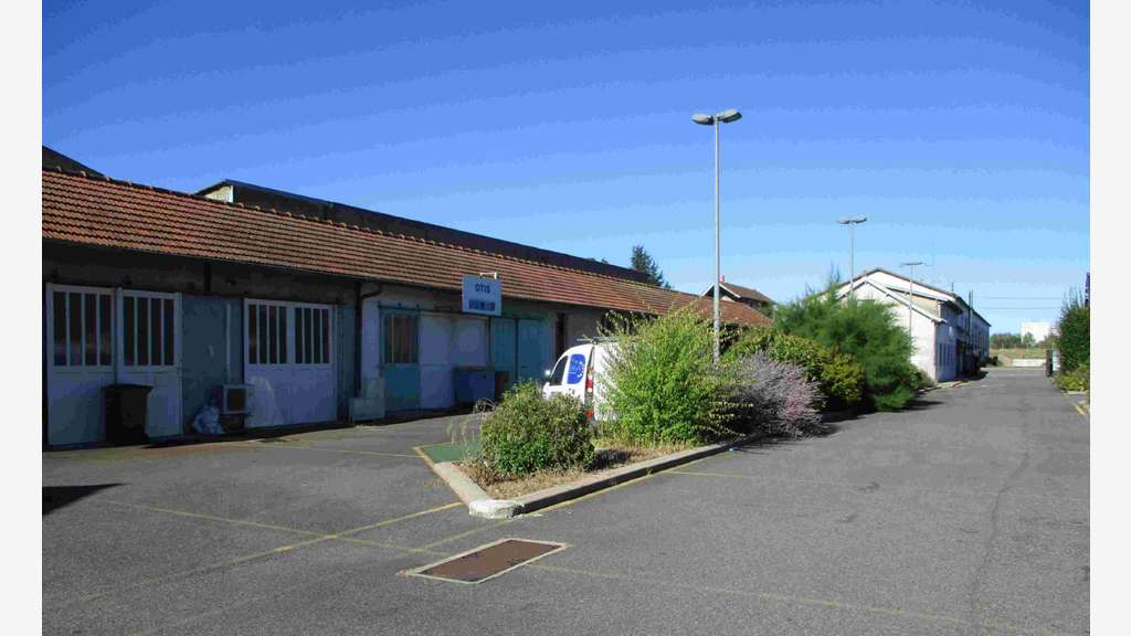 Location d'un local d'activité d'une surface de 