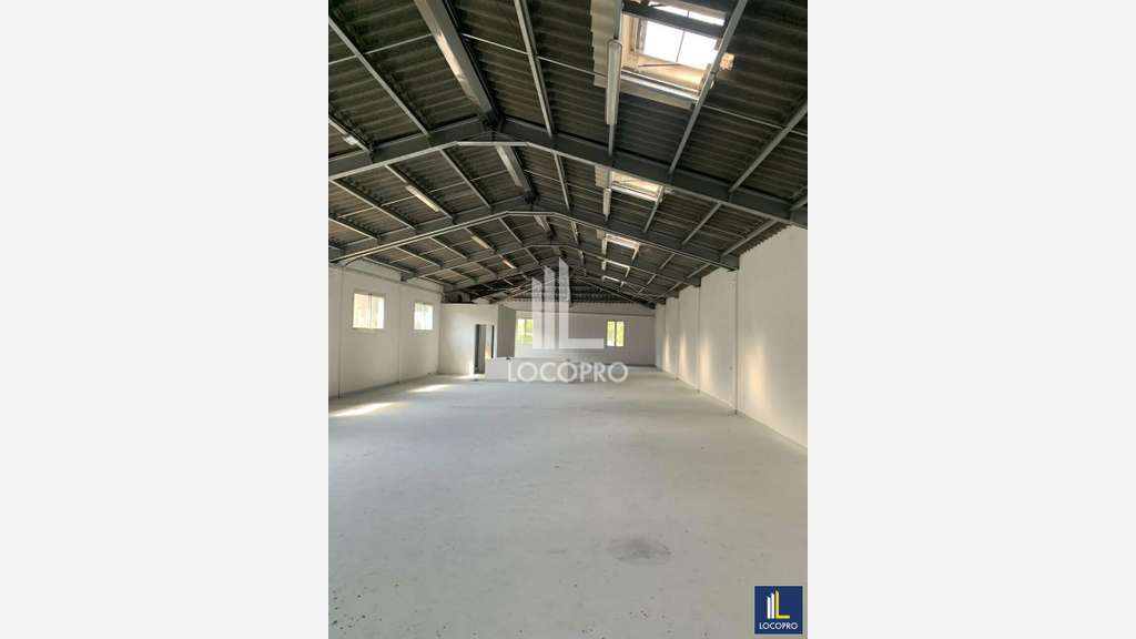 A louer entrepôt 290m² Nice Boulevard de l'Ariane