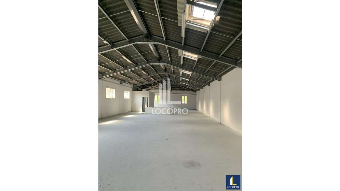 A louer entrepôt 290m² Nice Boulevard de l'Ariane