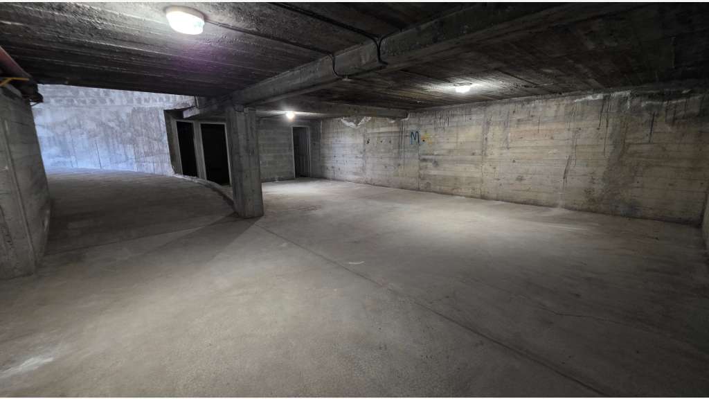 Loue entrepôt stockage 102m² à Nice Jean André