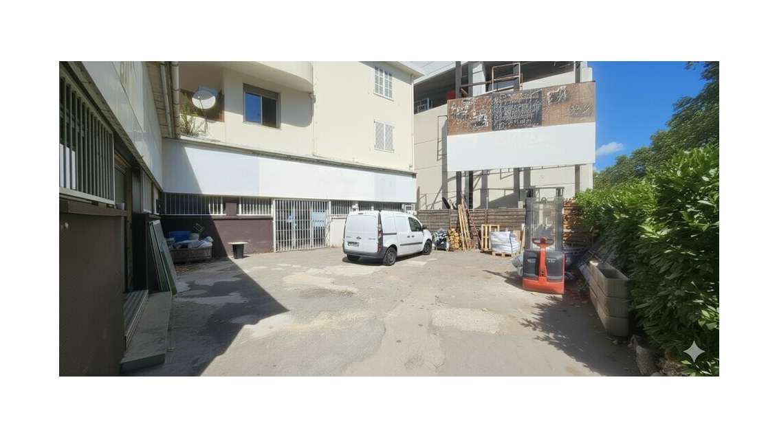 A louer locaux activités 190m² sortie A8 Nice Est