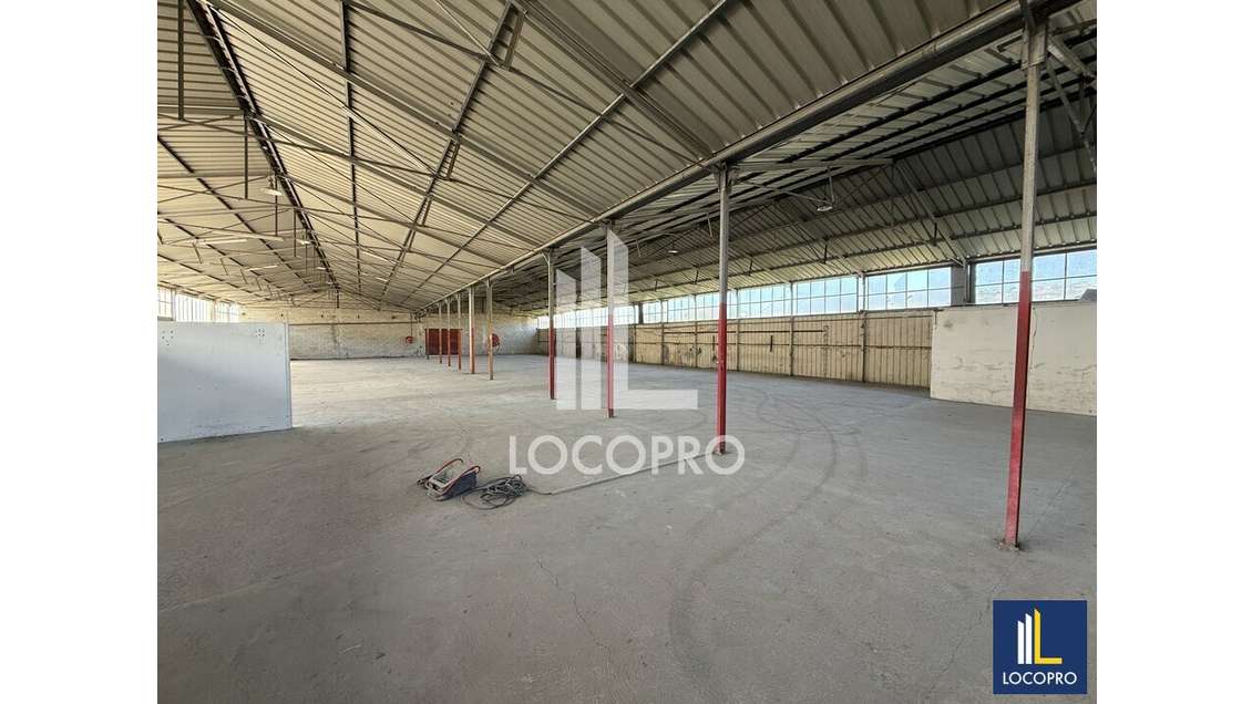 A louer local d'activité 1100m² à Nice Jardiniers 