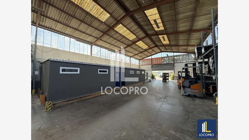 A louer entrepôt et bureaux de 630m² à Nice