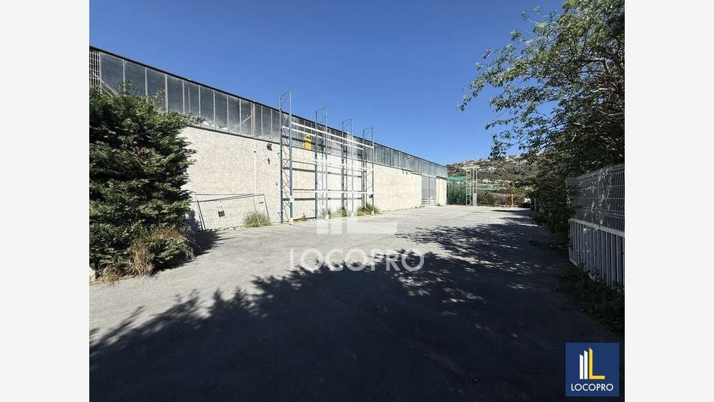 A louer entrepôt et bureaux de 630m² à Nice