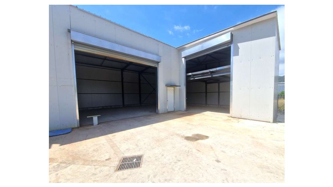 A louer, Local artisanal, 180 m²+mezzanine, 