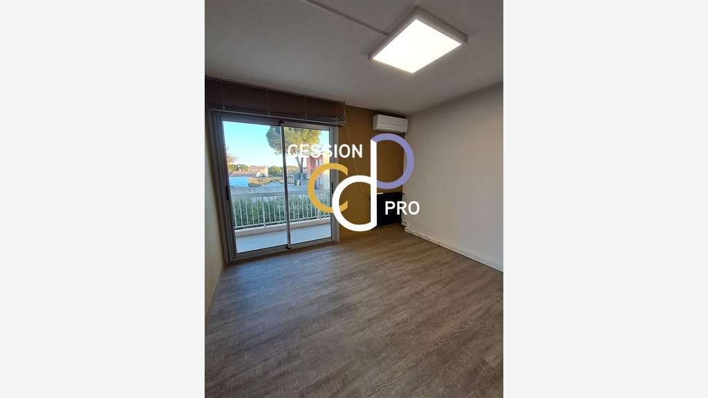 A louer local d'activité 430m² Nîmes accès facile