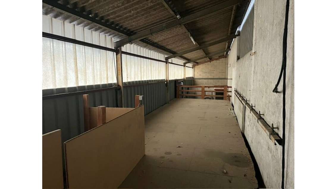 A louer local mixte 70m² zone d'activité Nîmes 