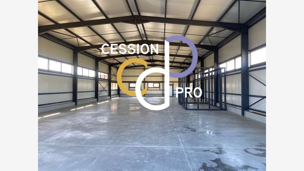 A louer hangar neufs 366m² + annexes à Nîmes