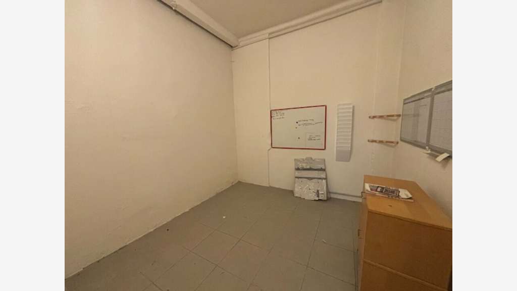 A louer locaux de 150m² accès pratique à Nîmes 