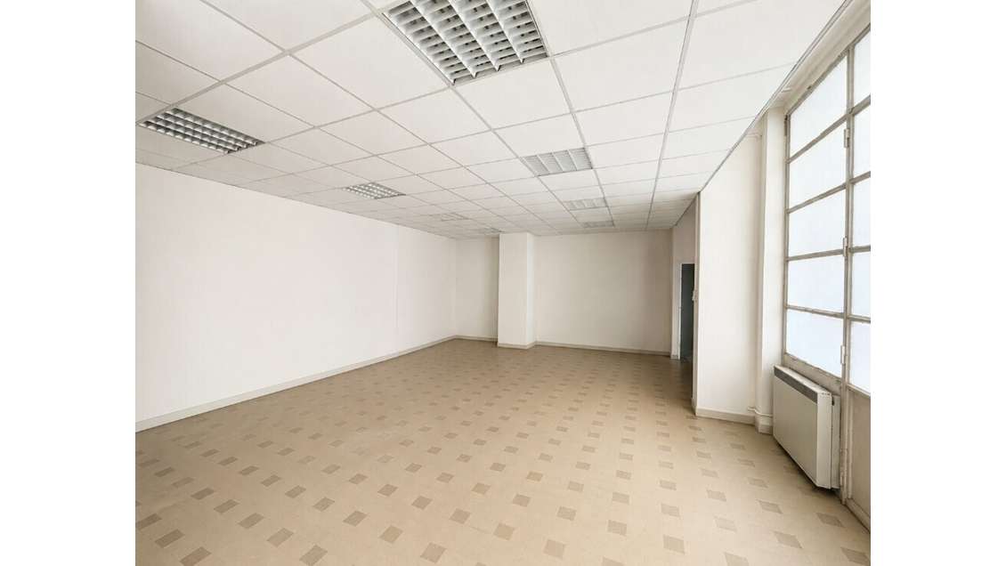 A louer locaux de 150m² accès pratique à Nîmes