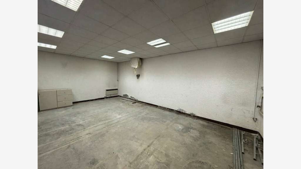 A louer locaux de 150m² accès pratique à Nîmes 
