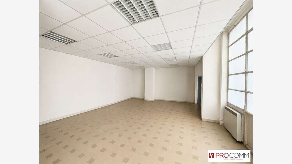 A louer locaux de 150m² accès pratique à Nîmes 