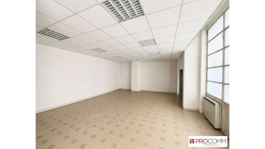 A louer locaux de 150m² accès pratique à Nîmes 