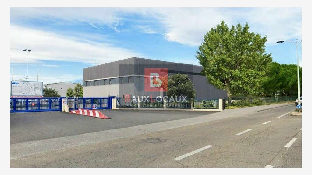 Loue local activité 1226m² quai niveleur à Nîmes 