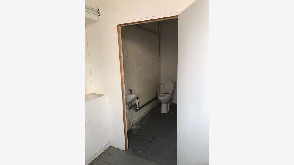 Loue local pro de 135m² en RDC à Nîmes Ecusson