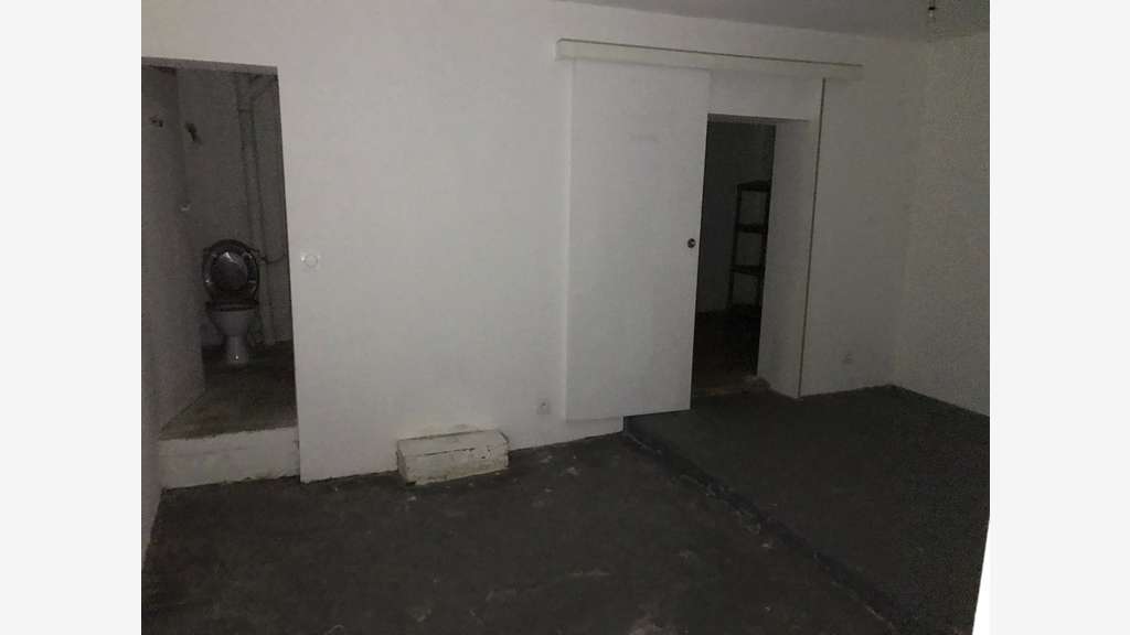 Loue local pro de 135m² en RDC à Nîmes Ecusson