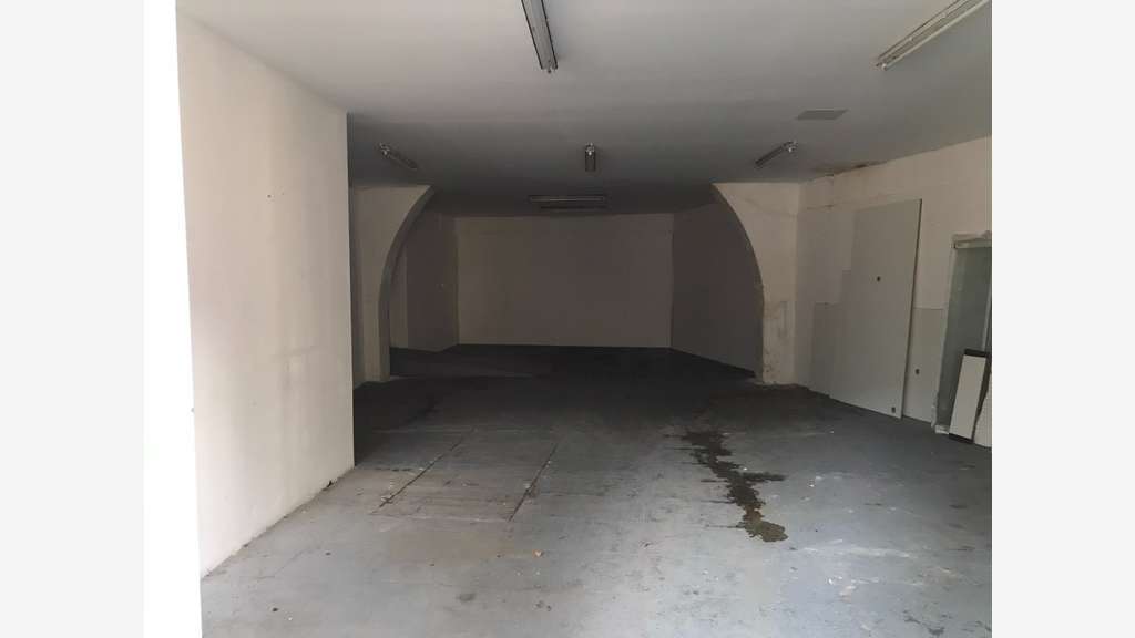 Loue local pro de 135m² en RDC à Nîmes Ecusson