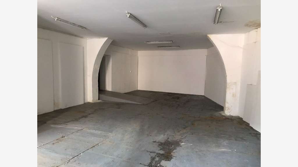 Loue local pro de 135m² en RDC à Nîmes Ecusson