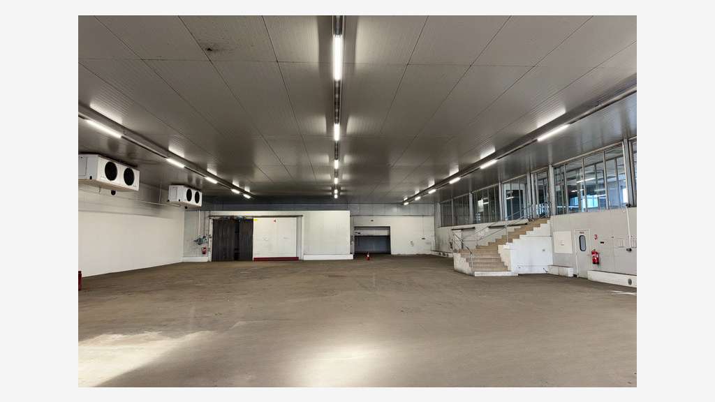 Local d'activité 1503m² à louer sur Nîmes Ouest