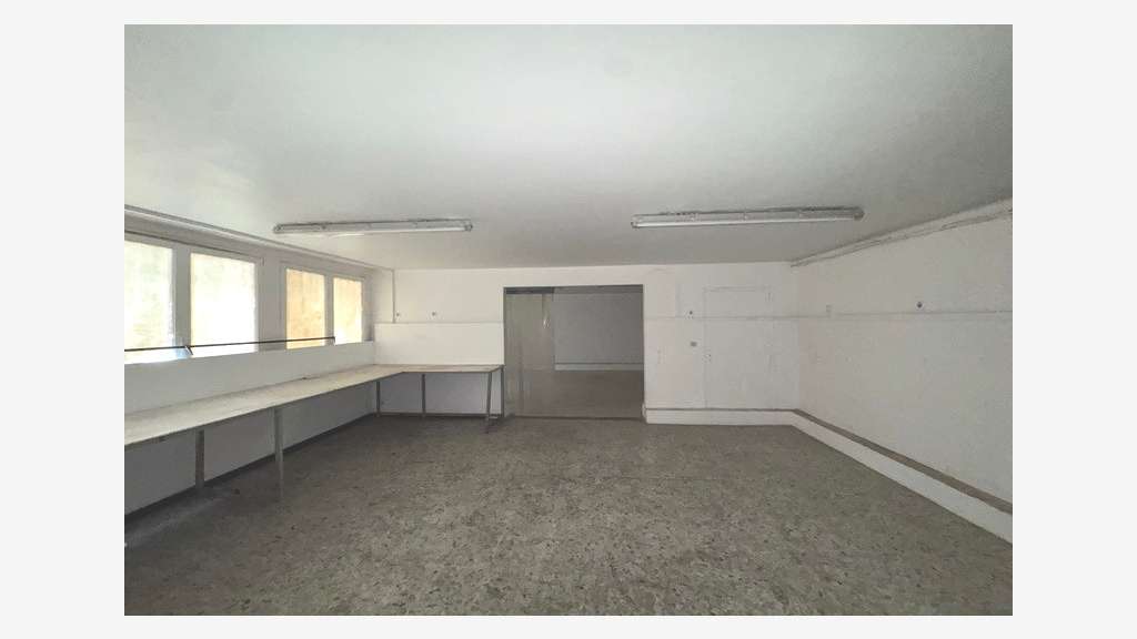 Local d'activité 1503m² à louer sur Nîmes Ouest