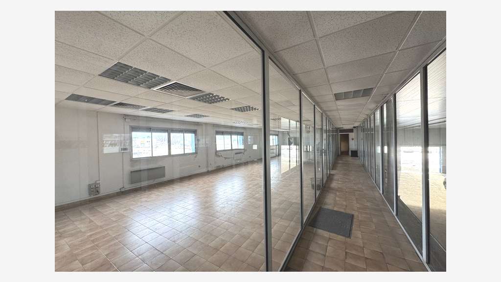 Local d'activité 1503m² à louer sur Nîmes Ouest