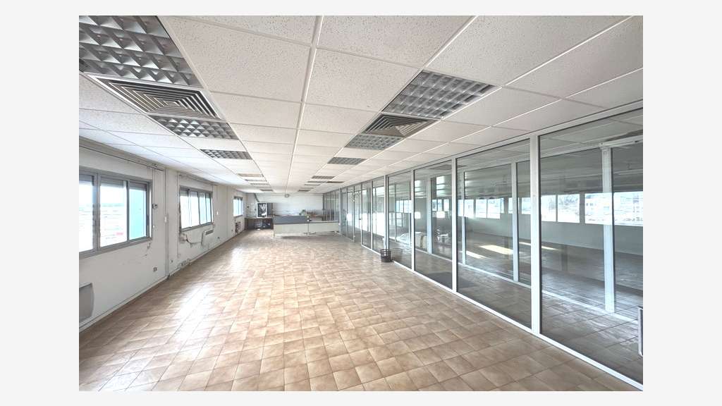 Local d'activité 1503m² à louer sur Nîmes Ouest