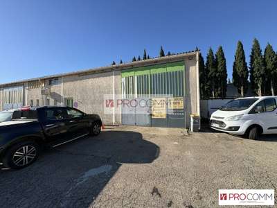 Local d'activité 126m² à louer à Nîmes