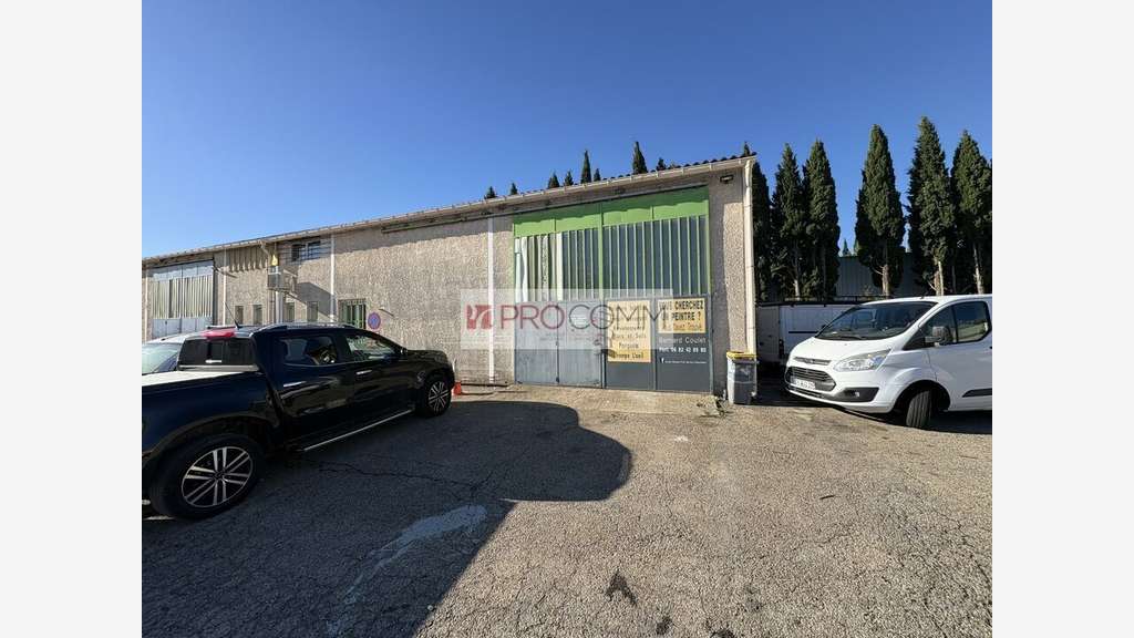 Local d'activité 126m² à louer à Nîmes