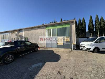 Local d'activité 126m² à louer à Nîmes