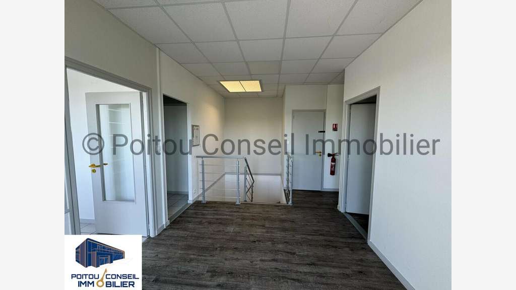 Entrepôt 1700m² à louer à Niort
