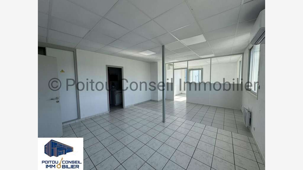 Entrepôt 1700m² à louer à Niort