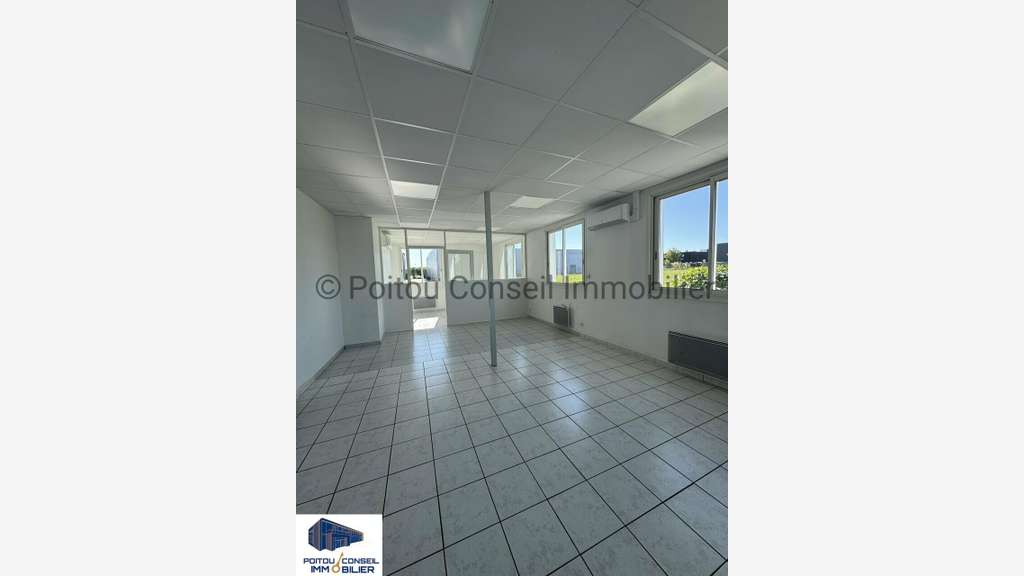 Entrepôt 1700m² à louer à Niort