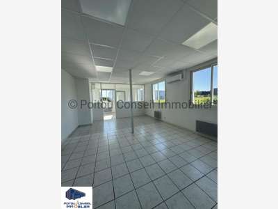 Entrepôt 1700m² à louer à Niort