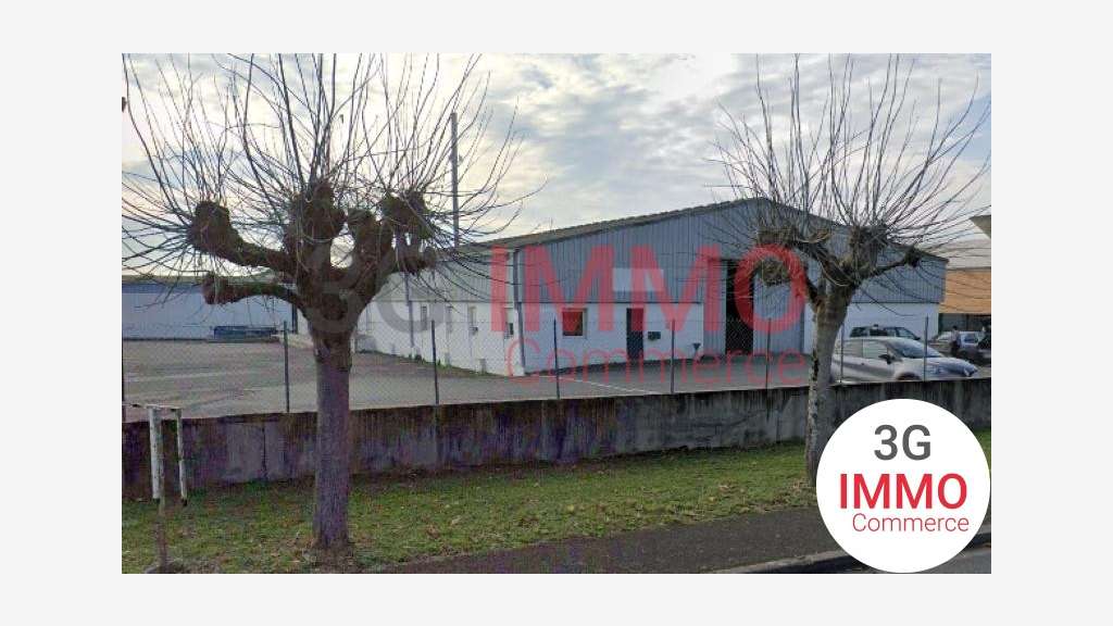 A louer local Industriel 700m² + parking à Niort