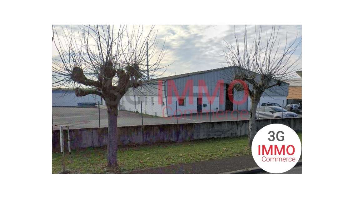A louer local Industriel 700m² + parking à Niort