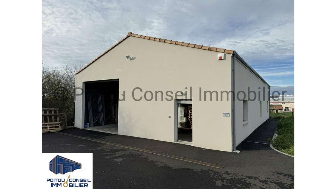 Loue local d'activité 240m² Niort empl stratégique