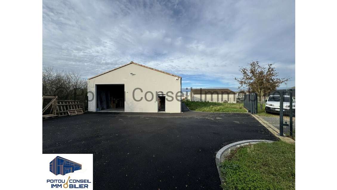 Loue local d'activité 240m² Niort empl stratégique