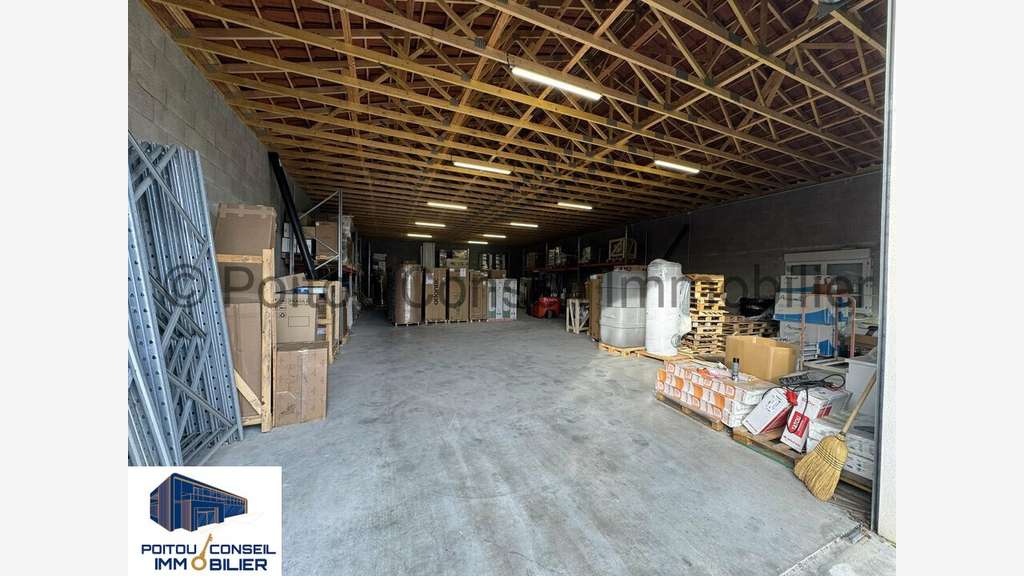 Loue local d'activité 240m² Niort empl stratégique