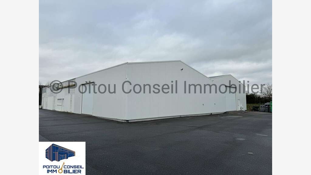 Local d'activité 950m² à louer Niort Mendes France