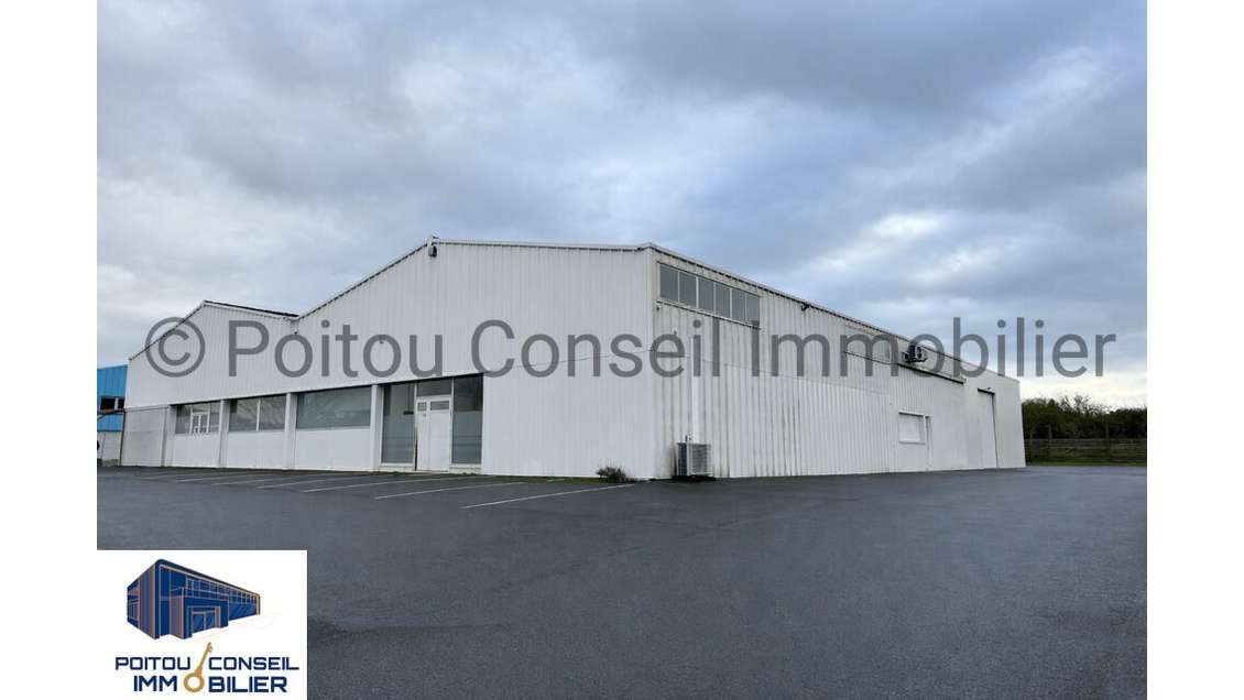 Local d'activité 950m² à louer Niort Mendes France