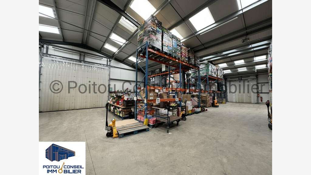 Local d'activité 950m² à louer Niort Mendes France